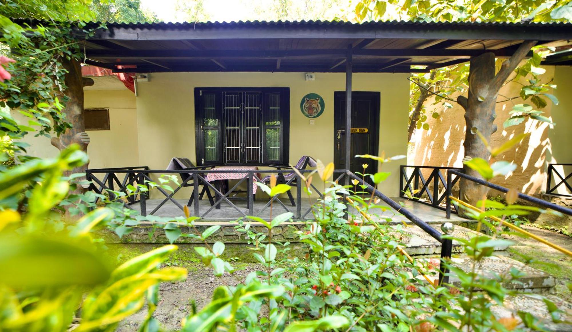 Chitwan Gaida Lodge - Animal Lovers & Birdwatchers Paradise Саураха Экстерьер фото