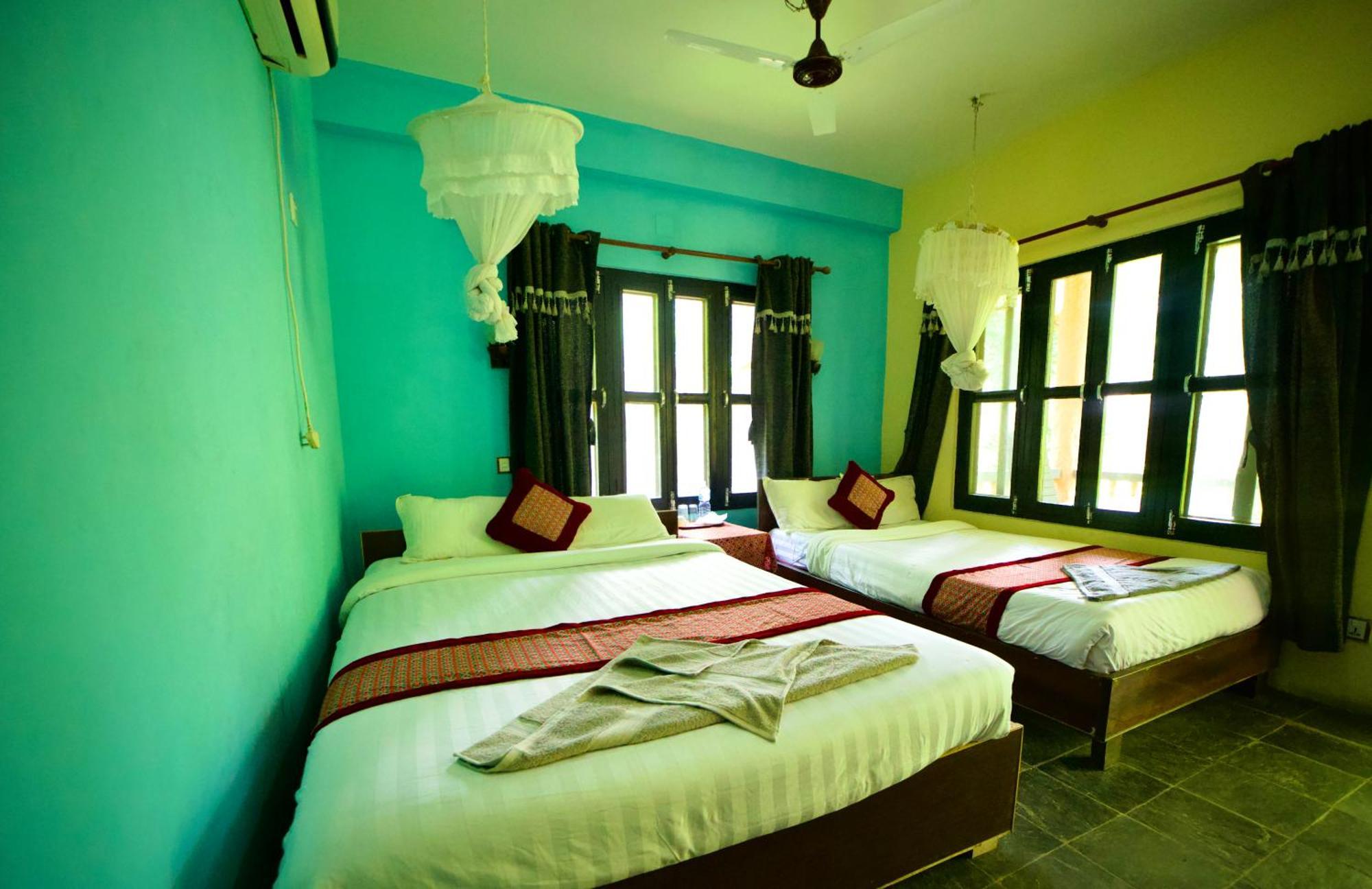 Chitwan Gaida Lodge - Animal Lovers & Birdwatchers Paradise Саураха Экстерьер фото
