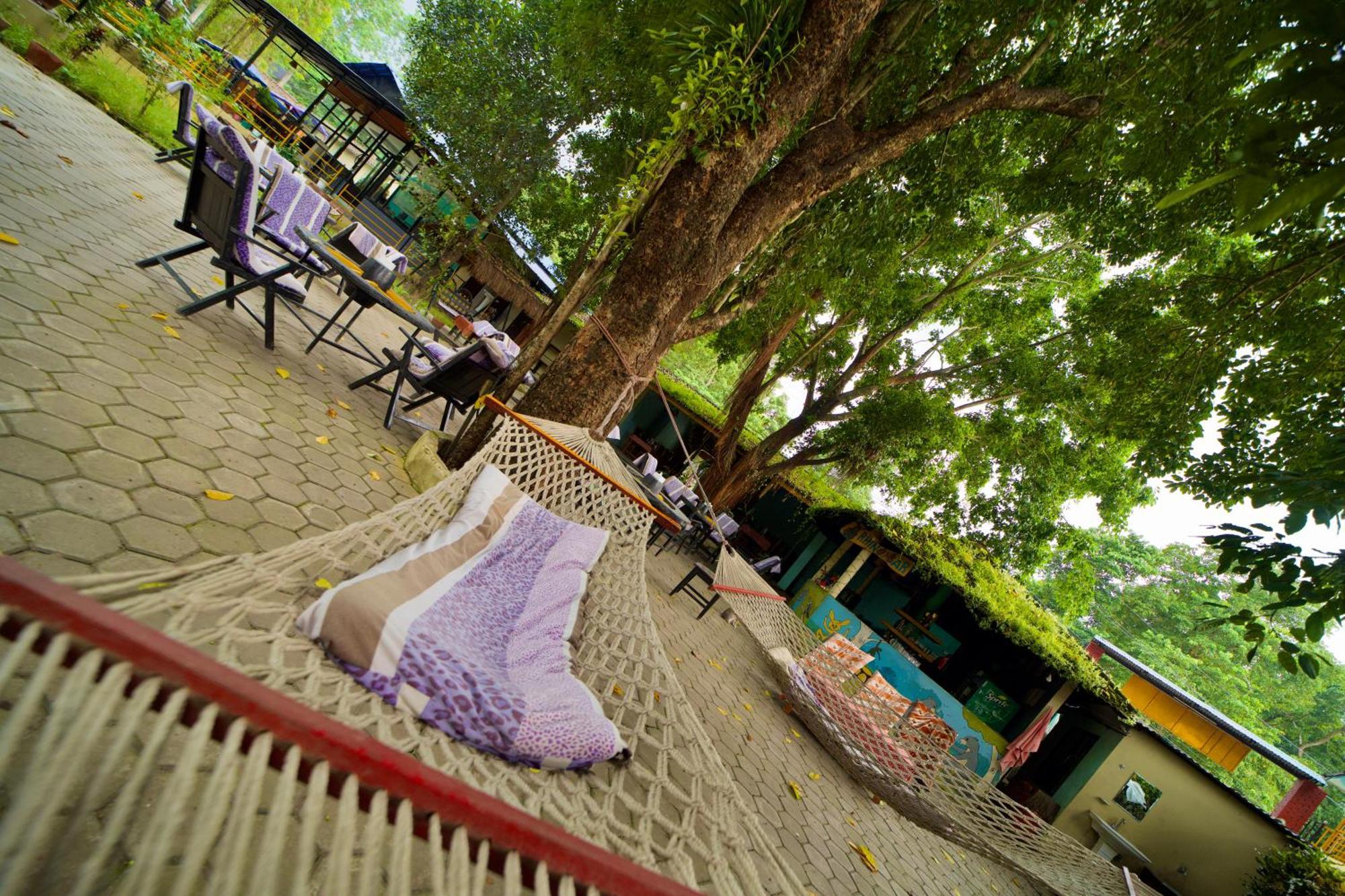Chitwan Gaida Lodge - Animal Lovers & Birdwatchers Paradise Саураха Экстерьер фото